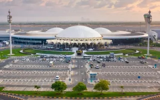 مطار الشارقة: نحث الركاب على متابعة آخر تحديثات رحلاتهم الجوية