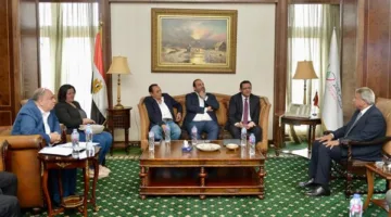 اجتماع أعضاء مجلس الصحفيين مع رئيس المجلس الأعلى للإعلام لبحث أزمة جريدة «الطريق»