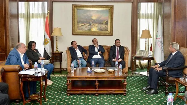 اجتماع أعضاء مجلس الصحفيين مع رئيس المجلس الأعلى للإعلام لبحث أزمة جريدة «الطريق»