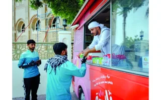 «ثلاجة الفريج» تبدأ في توزيع مليوني عبوة من المياه والعصائر والمثلجات على العمال