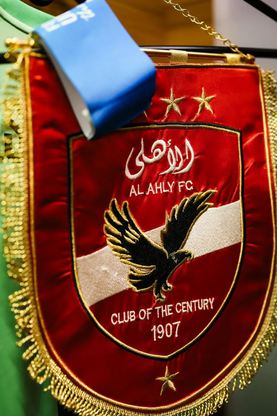 اكتشف غرفة ملابس الأهلي قبل المباراة الحاسمة ضد بورتو في كأس العالم للأندية. اكتشف غرفة ملابس الأهلي قبل المباراة الحاسمة ضد بورتو في كأس العالم للأندية.