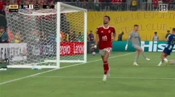 الأهلي يتفوق على بورتو في الشوط الأول بهدفين من وسام أبوعلي