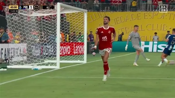 الأهلي يتفوق على بورتو في الشوط الأول بهدفين من وسام أبوعلي