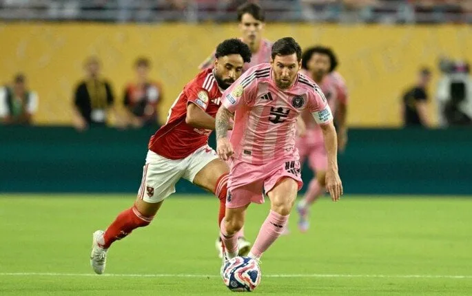 الأهلي يفقد فوزًا تاريخيًا أمام بورتو ويتعادل 4-4 في كأس العالم للأندية «فيديو» الأهلي يفقد فوزًا تاريخيًا أمام بورتو ويتعادل 4-4 في كأس العالم للأندية «فيديو»