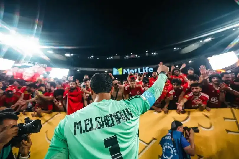 فيفا يشعل المفاجآت في الأهلي بعد خروج منتخبهم من المونديال.. واللاعب المنحوس يودع الجميع ويعلن رحيله في غرفة الملابس فيفا يشعل المفاجآت في الأهلي بعد خروج منتخبهم من المونديال.. واللاعب المنحوس يودع الجميع ويعلن رحيله في غرفة الملابس