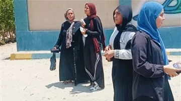طلاب الثانوية العامة بنظام قديم يتوجهون إلى المدارس لأداء امتحان اللغة الأجنبية الثانية اليوم