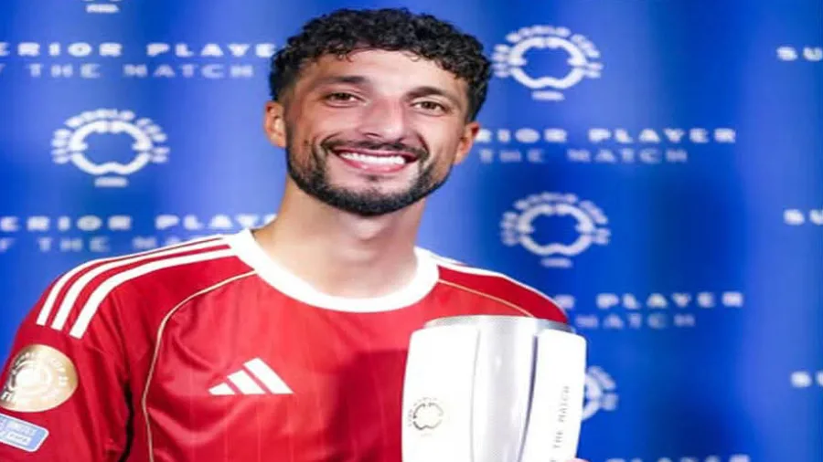 وسام أبو علي يتوج بجائزة أفضل لاعب في مباراة الأهلي ضد بورتو البرتغالي ضمن مونديال الأندية
