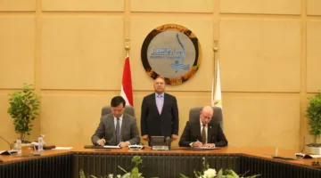 وزير الصناعة والنقل يشارك في مراسم توقيع عقد لبناء سفينتين جديدتين من نوع السفن العملاقة لنقل المواد السائبة.