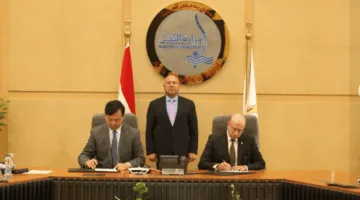 النقل تُبرم صفقة لبناء سفينتين ضخمتين للشحن الجاف مع شركة هانتونج الصينية