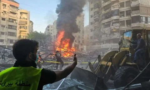 مقتل 3 أفراد جراء غارة لطائرة مسيرة إسرائيلية استهدفت سيارة في بلدة كفردجال بمنطقة النبطية جنوبي لبنان مقتل 3 أفراد جراء غارة لطائرة مسيرة إسرائيلية استهدفت سيارة في بلدة كفردجال بمنطقة النبطية جنوبي لبنان