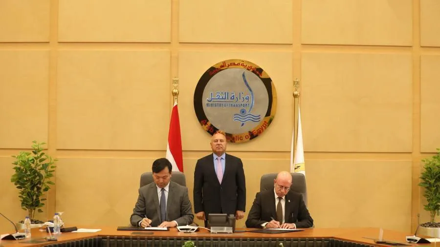 إبرام اتفاق لبناء سفينتين عملاقتين لنقل الحمولة السائبة. إبرام اتفاق لبناء سفينتين عملاقتين لنقل الحمولة السائبة.