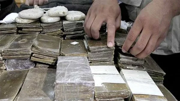 ضبط مخدرات وأسلحة وتنفيذ 819 حكمًا قضائيًا خلال حملة أمنية في أسوان