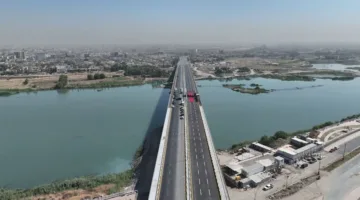 انهيار سيارة عن جسر في الموصل وإصابة شخصين (فيديو)