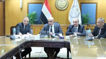 طلاب المرحلة الثانوية يجتازون اختبار اللغة الأجنبية الثانية وفق النظام القديم.
