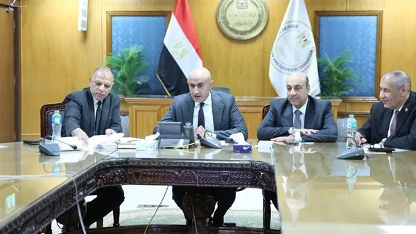 طلاب المرحلة الثانوية يجتازون اختبار اللغة الأجنبية الثانية وفق النظام القديم. طلاب المرحلة الثانوية يجتازون اختبار اللغة الأجنبية الثانية وفق النظام القديم.