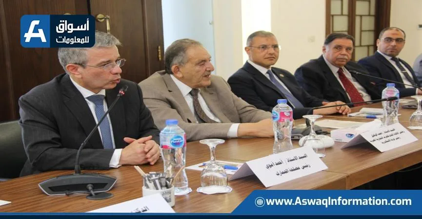 رؤساء الجمارك واتحاد الغرف التجارية يكرمون الأوائل من خمس دورات في مجال التخليص الجمركي رؤساء الجمارك واتحاد الغرف التجارية يكرمون الأوائل من خمس دورات في مجال التخليص الجمركي