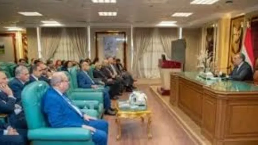 وزير الدولة للإنتاج الحربي يلتقي برؤساء البعثات الدبلوماسية والقنصلية المصرية في الخارج وزير الدولة للإنتاج الحربي يلتقي برؤساء البعثات الدبلوماسية والقنصلية المصرية في الخارج
