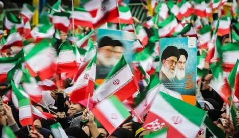 الحرس الثوري الإيراني يعلن عن تحقيق انتصار على إسرائيل ويؤكد على استعداده للرد مع الحفاظ على حالة التأهب: “لقد دربناهم على درس” وندعو الأعداء لطلب وقف النار. الحرس الثوري الإيراني يعلن عن تحقيق انتصار على إسرائيل ويؤكد على استعداده للرد مع الحفاظ على حالة التأهب: “لقد دربناهم على درس” وندعو الأعداء لطلب وقف النار.