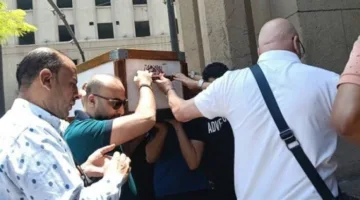 توديع جنازة والد الفنان تامر عبد المنعم من مسجد عمر مكرم «صور»
