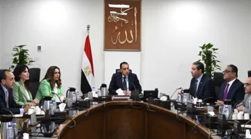 رئيس الوزراء يراقب تقدم تنفيذ المشاريع والفرص الاستثمارية في محافظة دمياط