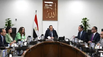 رئيس الوزراء يراقب سير تنفيذ المشاريع والفرص الاستثمارية في محافظة دمياط
