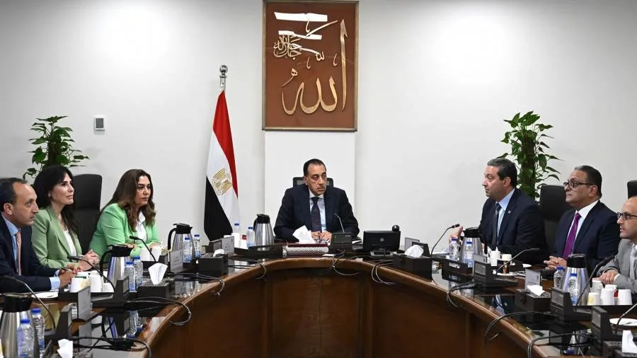 رئيس الوزراء يراقب سير تنفيذ المشاريع والفرص الاستثمارية في محافظة دمياط