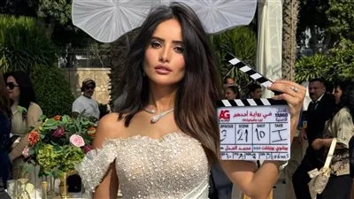تفاصيل مسلسل “ورد وشوكولاتة” بطولة محمد فراج وزينة من إنتاج يانجو بلاي.
