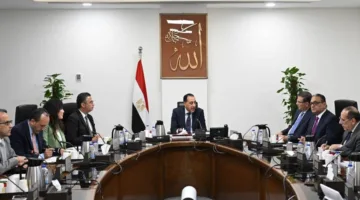رئيس الوزراء يجتمع لمناقشة فرص وتحديات قطاع صناعة السكر