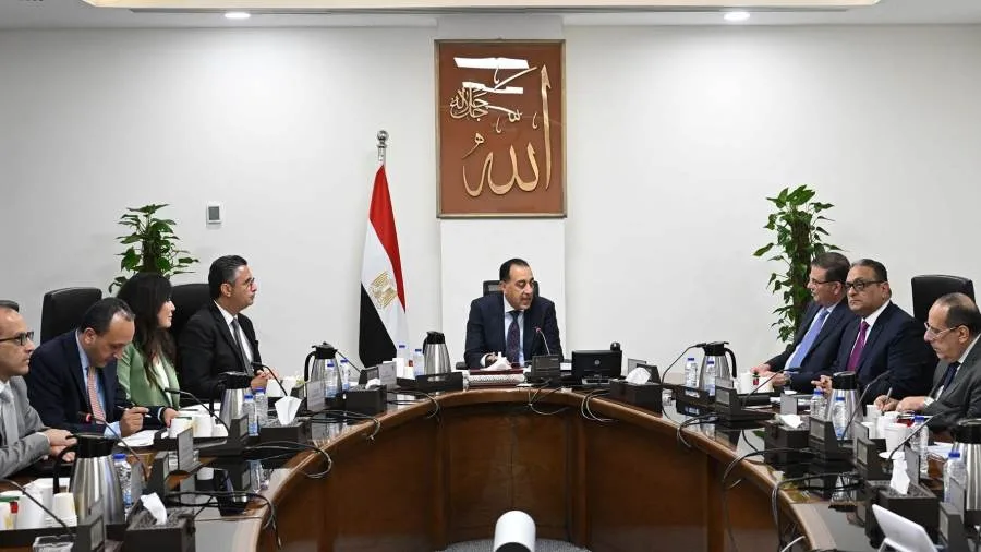 رئيس الوزراء يجتمع لمناقشة فرص وتحديات قطاع صناعة السكر رئيس الوزراء يجتمع لمناقشة فرص وتحديات قطاع صناعة السكر