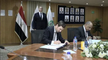 وزير البترول يشرف على توقيع اتفاقية للبحث عن النفط واستغلاله في الصحراء الشرقية