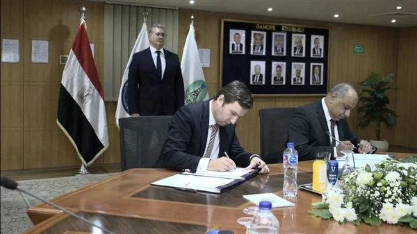 وزير البترول يشرف على توقيع اتفاقية للبحث عن النفط واستغلاله في الصحراء الشرقية