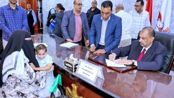 محافظ سوهاج ينشئ منصة أسبوعية لاستقبال شكاوى المواطنين وحلها محافظ سوهاج ينشئ منصة أسبوعية لاستقبال شكاوى المواطنين وحلها