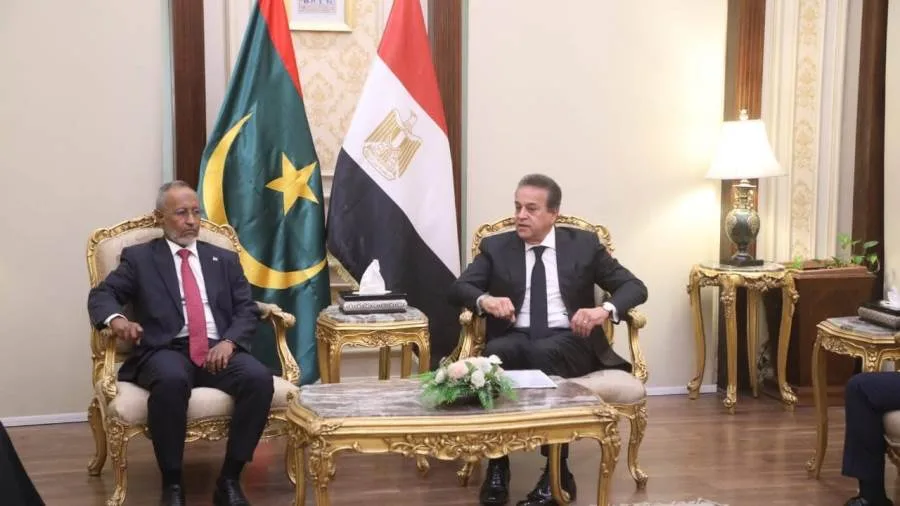 وزير الصحة يتناول سبل تعزيز التعاون في المجال الصحي مع نظيره الموريتاني