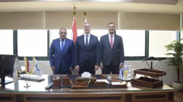 وزير البترول يشهد توقيع اتفاقية جديدة لإجراء مسح زلزالي إقليمي في مناطق جنوب الصحراء الغربية.