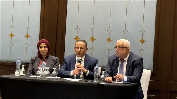حسام الشاعر يكشف عن حساب الإتحاد المصري للغرف السياحية خلال 200 يوم ويطالب بتدخل الحكومة لفرص جديدة. حسام الشاعر يكشف عن حساب الإتحاد المصري للغرف السياحية خلال 200 يوم ويطالب بتدخل الحكومة لفرص جديدة.