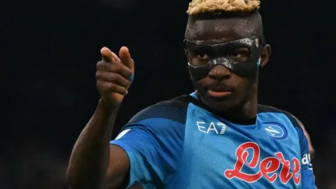 هل ينتقل أوسيمين إلى أنفيلد؟.. ليفربول يقدم عرضًا مذهلاً للتعاقد مع نجم نابولي هل ينتقل أوسيمين إلى أنفيلد؟.. ليفربول يقدم عرضًا مذهلاً للتعاقد مع نجم نابولي