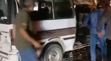 ضحايا على الطريق.. حادث خطير بين ميكروباص وشاحنة على الطريق الأوسطي | صور