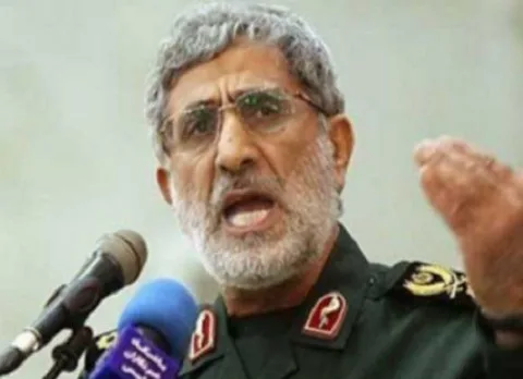 العميد إسماعيل قاآني، قائد “فيلق القدس”، يشارك في احتفالات وسط طهران بعد ادعاءات بقتله في هجمات إسرائيلية. العميد إسماعيل قاآني، قائد “فيلق القدس”، يشارك في احتفالات وسط طهران بعد ادعاءات بقتله في هجمات إسرائيلية.