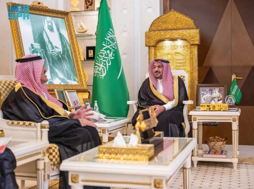 أمير القصيم يستعرض مركز دعم الشركات الزراعية أمير القصيم يستعرض مركز دعم الشركات الزراعية