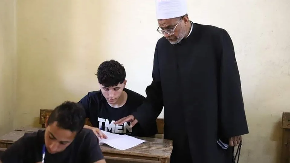 طلاب الثانوية الأزهرية يختبرون اليوم في مادة الأدب والنصوص طلاب الثانوية الأزهرية يختبرون اليوم في مادة الأدب والنصوص