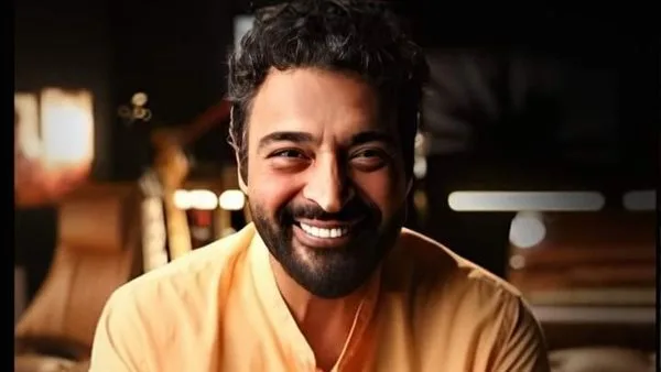أول فيديو كليب يستخدم الذكاء الاصطناعي.. ‘ده بجد’ يعيد حميد الشاعري إلى قمة الترند
