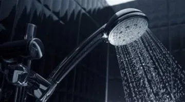 تحذيرات من خبراء: الاستحمام بماء شديد البرودة قد يهدد حياتك