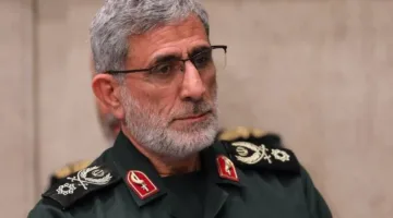 بعد أن أُشيع خبر مقتله في الغارات الإسرائيلية… قاآني يُظهر نفسه خلال ‘فعالية جماهيرية’ في طهران (فيديو)