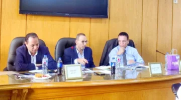قسم الإعلام بكلية الآداب في الإسكندرية يستعرض مشاريع التخرج بحضور أبرز الصحفيين.
