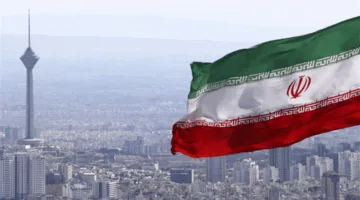 بعد تكهنات حول مقتله.. قائد بارز يطل في طهران (فيديو)