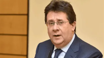 كنعان يلتقي مبعوثًا رئاسيًا من فرنسا ويشدد على أهمية حماية أموال المودعين