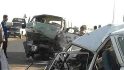 تصادم بين سيارتين يودي بحياة شخصين على الطريق الأوسطي في الجيزة