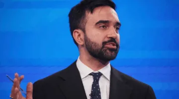 مرشح مسلم يذهل الأمريكيين ويدخل التاريخ في الانتخابات التمهيدية لرئاسة بلدية نيويورك