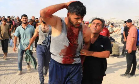 حكومة غزة: الفلسطينيون المحتاجون في القطاع يمسون أهدافًا للقناصين الإسرائيليين حكومة غزة: الفلسطينيون المحتاجون في القطاع يمسون أهدافًا للقناصين الإسرائيليين
