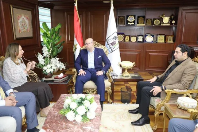 محافظ بني سويف يجتمع مع نائب وزير الاتصالات لمراجعة مشروع تحسين الأداء المؤسسي محافظ بني سويف يجتمع مع نائب وزير الاتصالات لمراجعة مشروع تحسين الأداء المؤسسي